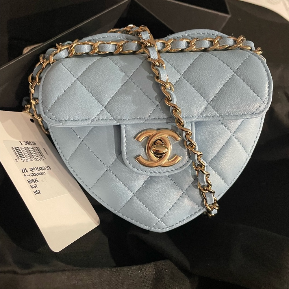 š„Rare baby light blue Chanel heart bagš„ - Picture 3 of 8